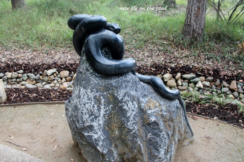 The snakes Statue