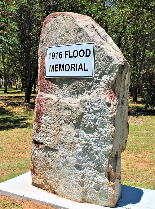 Clermont 1916 Flood Memorial